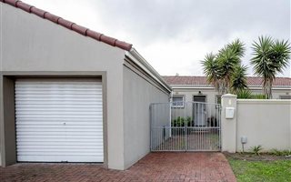 2 Bedroom House in Protea Heights
