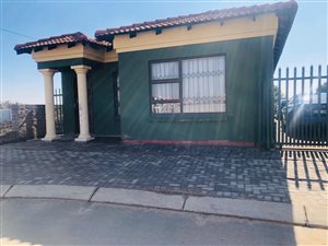 3 Bed House in Golden Gardens