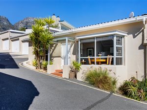 2 Bed Apartment in Camps Bay
