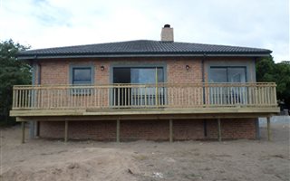 2 Bedroom House in Fraaiuitsig
