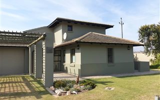 3 Bedroom Townhouse in Hartenbos Landgoed