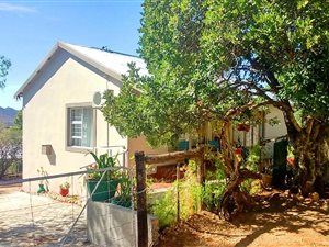 2 Bed House in De Rust