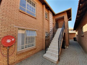 2 Bed House in Hazeldean (Silverlakes Surroundings)