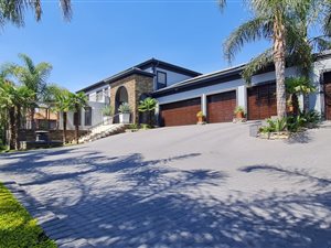 6 Bed House in Bankenveld