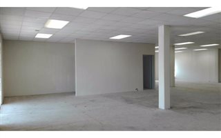 210 m² Office Space in Empangeni Rail
