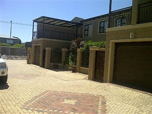 2.5 Bedroom Duplex in Bloubergrant