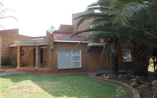 4 Bedroom House in Dalpark