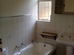 2 Bed Apartment in Doornpoort and surrounds