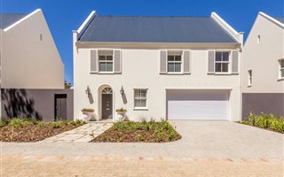 3 Bedroom House in Paardevlei