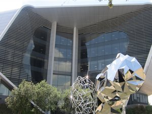 882 m² Office Space in Waterfall Estate
