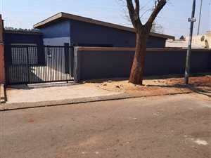 3 Bed House in Mofolo Central