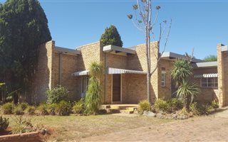 4 Bedroom House in Grimbeek Park