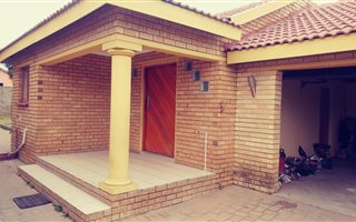 3 Bedroom House in Bramley