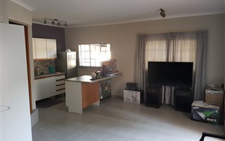 1 Bedroom Garden Cottage in Bryanbrink