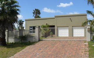 3 Bedroom House in The Crest