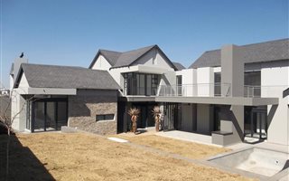 4 Bedroom House in Waterfall Estate