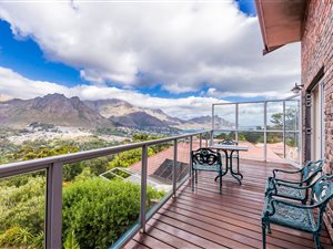 5 Bed House in Mount Rhodes