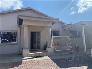 11 Bed House in Val de Grace