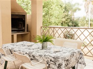 11 Bed House in Val de Grace