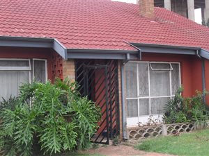 4 Bed House in Leondale