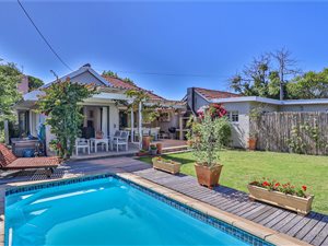 5 Bed House in Bergvliet