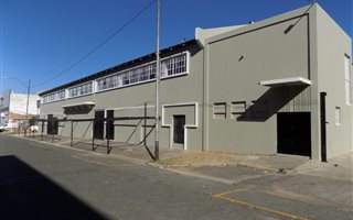 3900 m² Industrial space in Village Deep