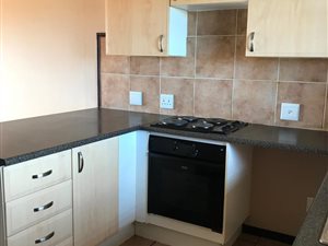 2 Bed Townhouse in Die Hoewes