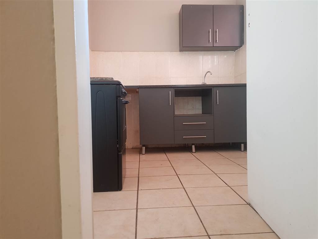 1 Bed Apartment To Rent In Windsor East Rr2177943