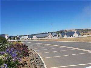 754 m² Land available in Graanendal
