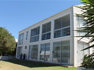 3 Bedroom House in Onrus