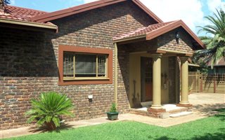 3 Bedroom House in Dennesig