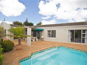 3 Bed House in Bergvliet