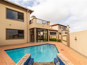 4 Bed House in Blue Valley Golf Estate