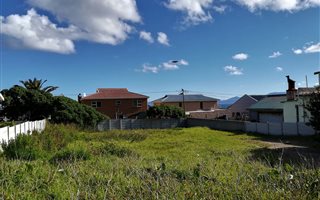 595 m² Land available in De Kelders