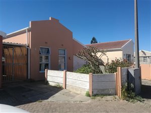 3 Bed House in Strandfontein
