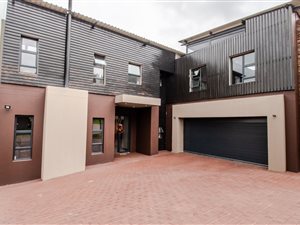 5 Bed House in Copperleaf