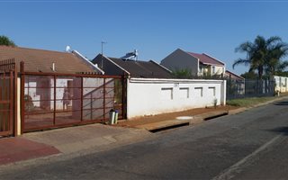 2 Bedroom House in Elandspoort