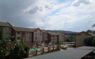 3 Bedroom Flat in Weltevreden Park