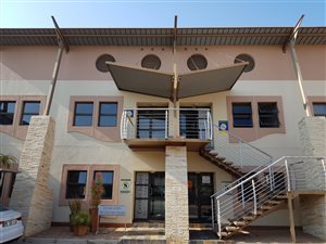 500 m² Commercial space in Bendor