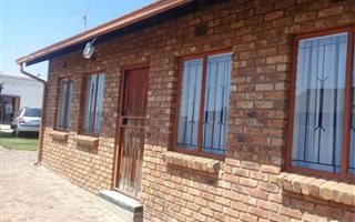2 Bedroom House in Tsakane