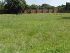 2895 m² Land available in North Riding