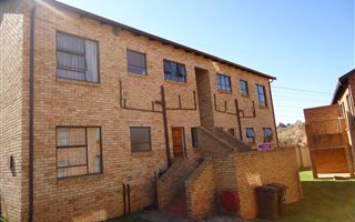 2 Bedroom Apartment in Weltevreden Park