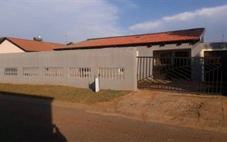3 Bedroom House in Lenasia South