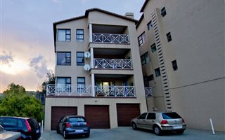 2 Bedroom Townhouse in Constantia Kloof