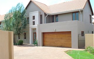 3 Bedroom House in Zwartkop Golf Estate