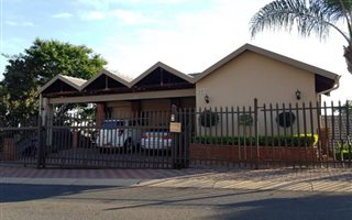 3 Bedroom House in Magalieskruin