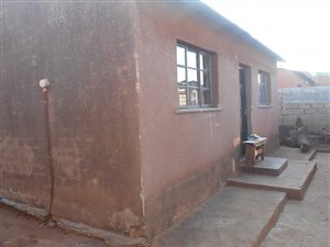 2 Bed House in Tembisa