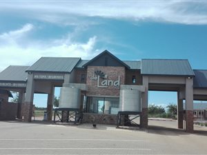 1 Bed Cluster in De Land Estate