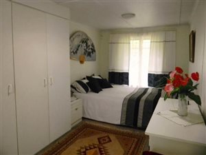 1 Bed Garden Cottage in Hurlingham Manor