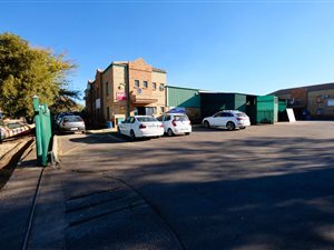 4965 m² Industrial space in Die Hoewes